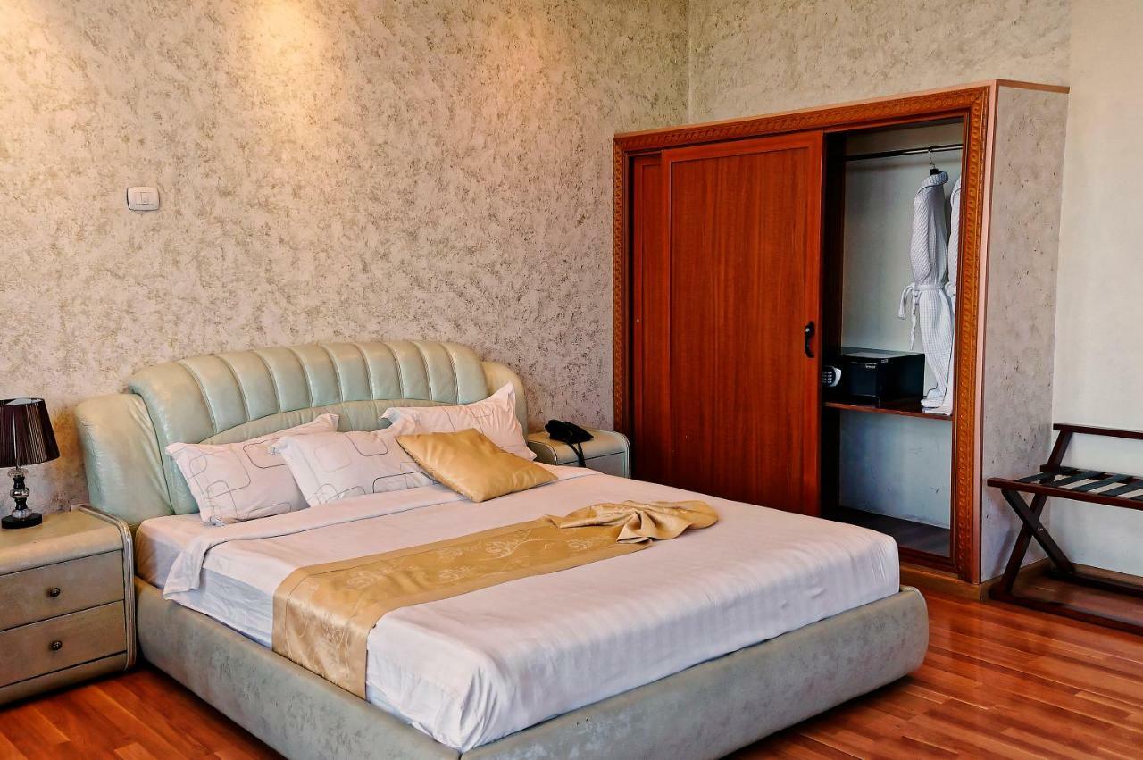 Impress Hotel Addis Ababa Bagian luar foto